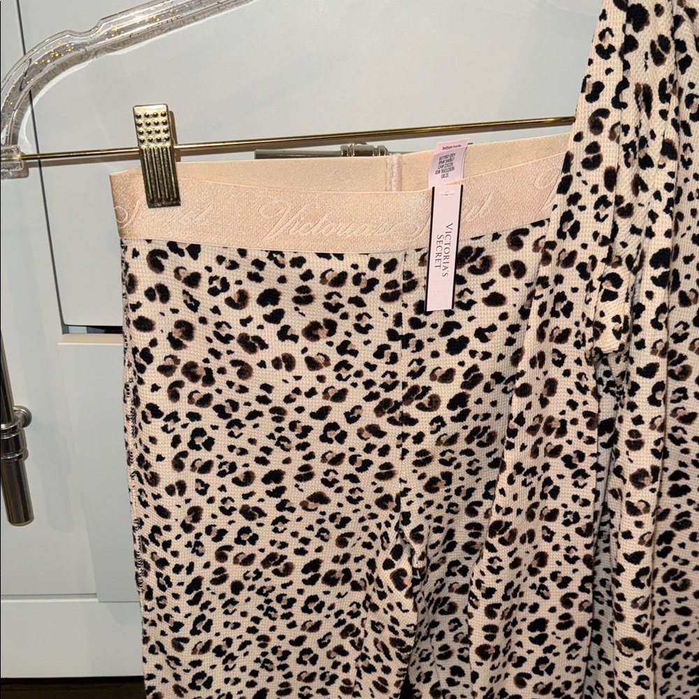 Victoria's Secret Pink Leopard Kids Pajama Set - Picture 3 of 4